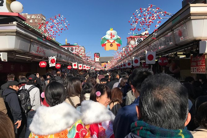 Asakusa: 1400-year history exploration - Hōzōmon Gate: The Inner Threshold