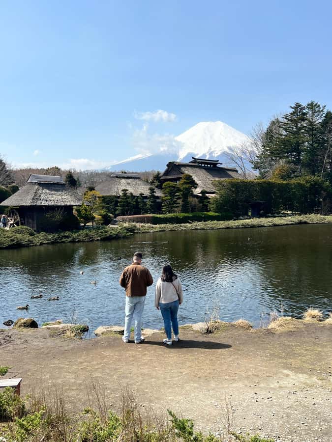 From Tokyo: Mount Fuji and Hakone Private Day Trip - Oshino Hakkai: the easy walk that feels totally Japan