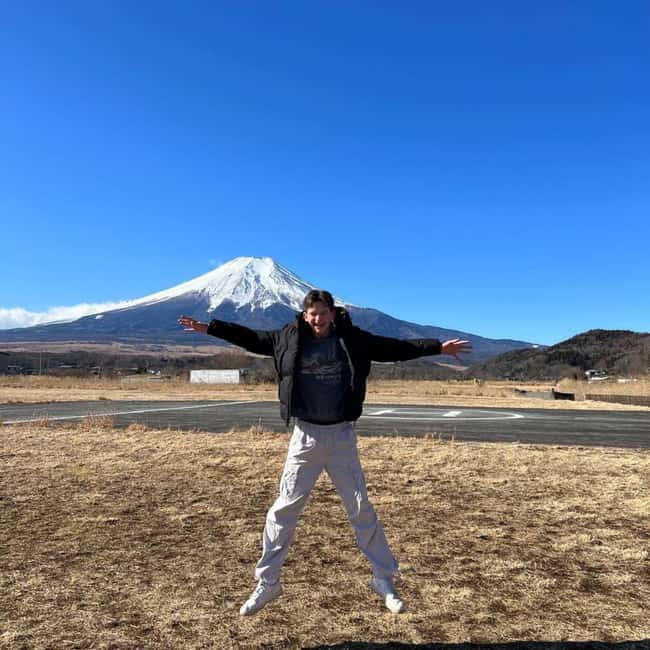 From Tokyo: Mt Fuji Private Day Tour In Luxury Land Cruiser - Oshino Hakkai ponds: where Fuji snowmelt turns into a calm walk
