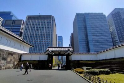 Imperial Palace East Garden and Edo Castle Walking Tour in Tokyo - Imperial Palace East Gardens and Edo Castle ruins: what you can and cannot enter