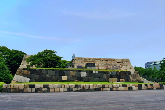 Imperial Palace East Garden and Edo Castle Walking Tour in Tokyo - Who should book this Imperial Palace East Garden and Edo Castle walk?