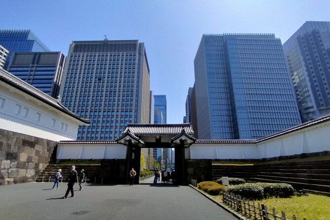 Imperial Palace East Garden and Edo Castle Walking Tour in Tokyo - Imperial Palace East Gardens and Edo Castle ruins: what you can and cannot enter