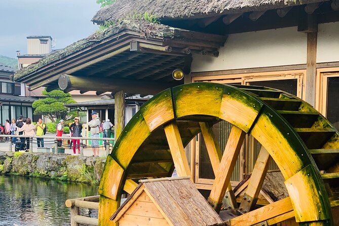 Mount Fuji Adventures Private English Tour With Hotel Pick Up - Arakura Fuji Sengen Shrine and Oshino Hakkai ponds: the calm counterpoint