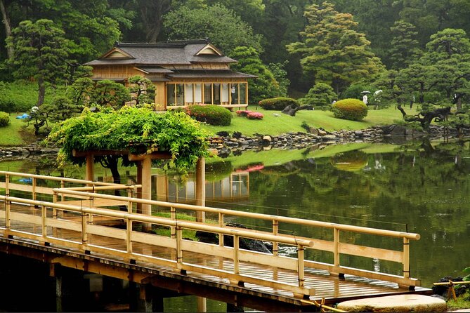 Private and Customisable Tokyo Tour with English Driver-guide - Imperial Palace East Gardens: Peace in the Middle of the City