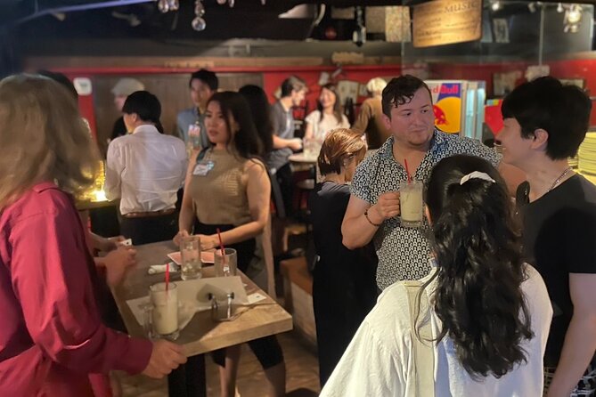 Shinjuku Locals &Traveller Meet&Drink Experience Solo going Party - Language Comfort: English Is Common, Japanese Is Not Required