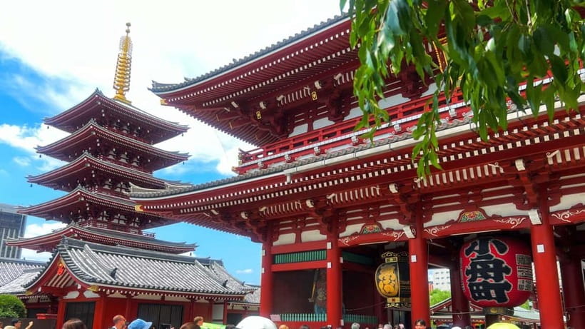 Tokyo: Asakusa and Tokyo’s Oldest Temple Senso-ji Tour - Senso-ji and Kaminarimon: the front door to old Asakusa