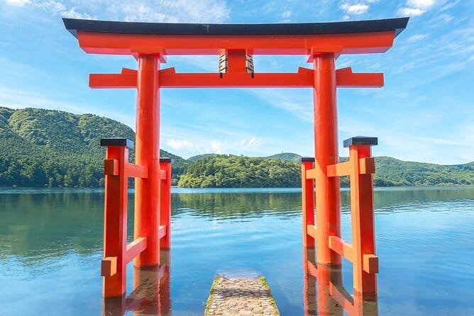 Tokyo Day Tour in Mt. Fuji, Lake Ashi Cruise and Owakudani Cable - Hakone Shrine and the Lake Ashi Torii: A Good Start for Early Views