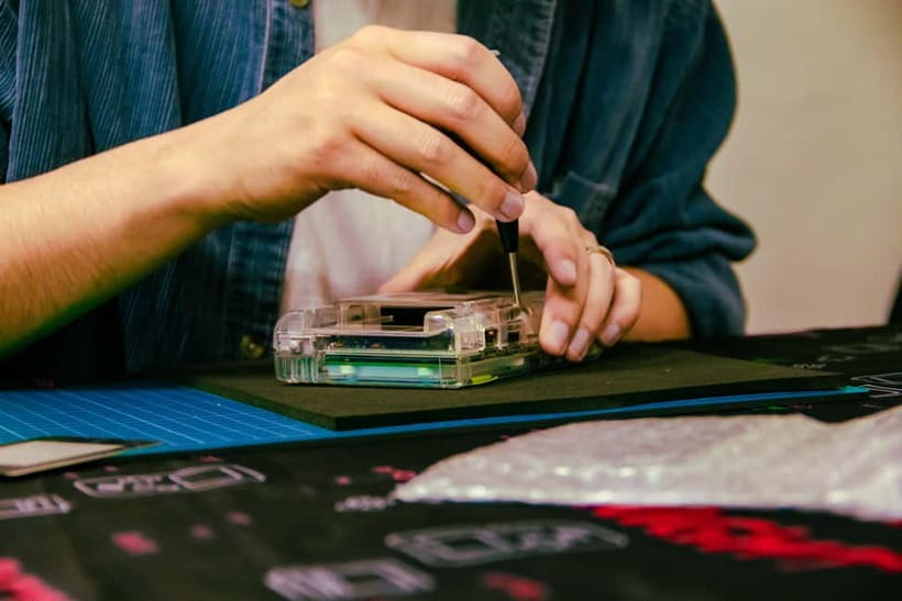 Tokyo: Gameboy Mod Workshop at Akihabara - The moment you test it: a souvenir that still plays