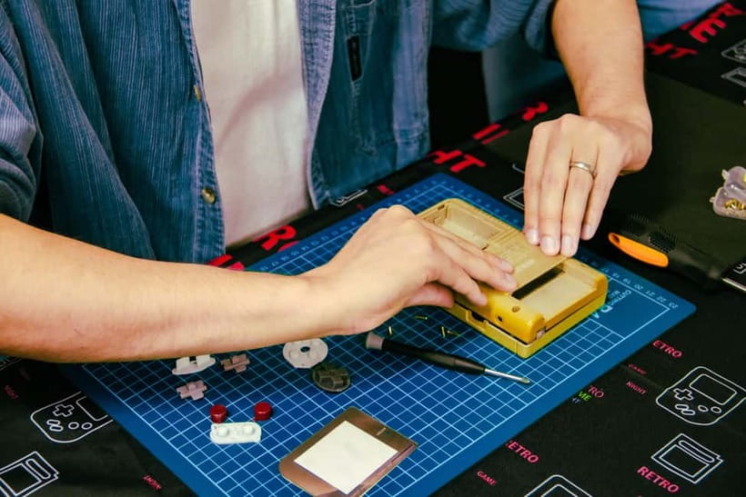 Tokyo: Gameboy Mod Workshop at Akihabara - What happens during the 2-hour workshop (step by step)