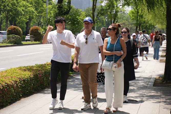 Tokyo: Imperial Palace and Shogun Historical Walking Tour - Stop 1: The East Gardens of the Imperial Palace and Edo Castle Ruin