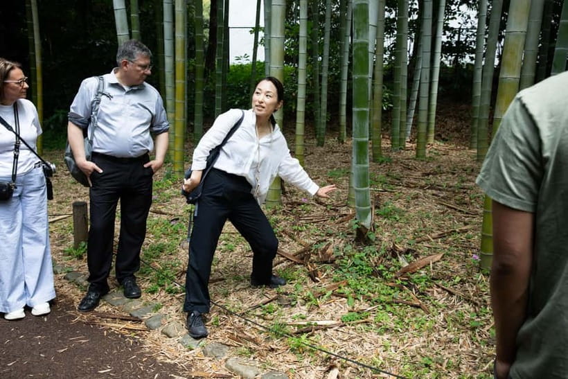 Tokyo: Imperial Palace East Gardens Walking Tour - Guides: English, friendly energy, and extra help with explanations