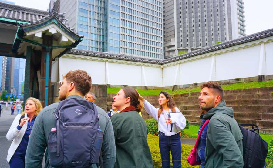 Tokyo: Imperial Palace Japanese History Walking Tour - Price and value: what $32 buys you in Tokyo terms