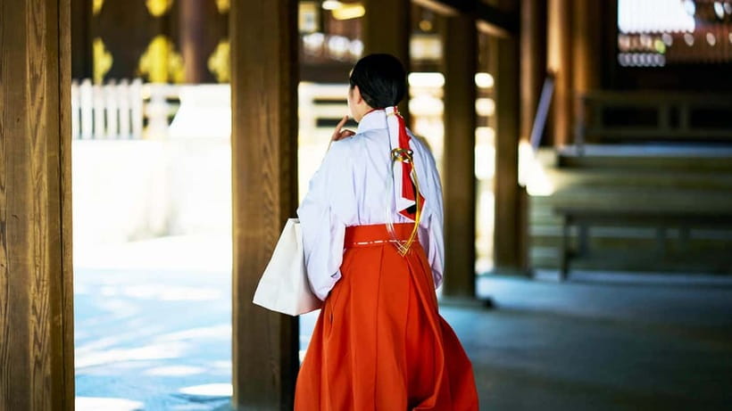 Tokyo: Meiji Shrine Walking Tour — Shinto & Imperial System - The 12-meter torii gate: what to notice besides the photo