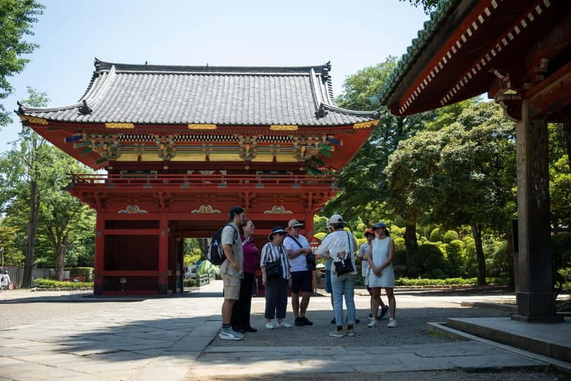 Tokyo: Old Quarter Yanaka Walking Tour - Yoshidaya Liquor Shop and Yanaka Beer Hall: Local Drinks With a Built-In Break