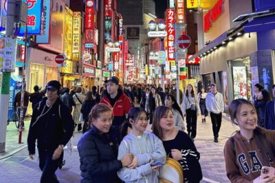 Tokyo: Shibuya Highlights Walking Tour & Secret View Spot - Shibuya Crossing: how to watch the world’s busiest crossing